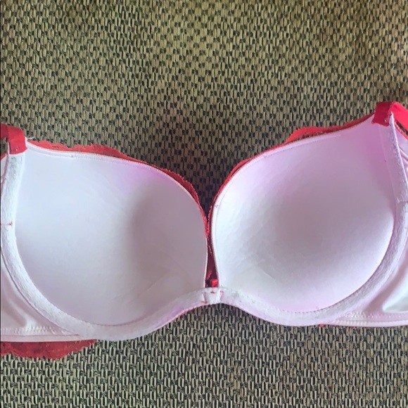 Beautiful red lace VS bra - Picture 4 of 7